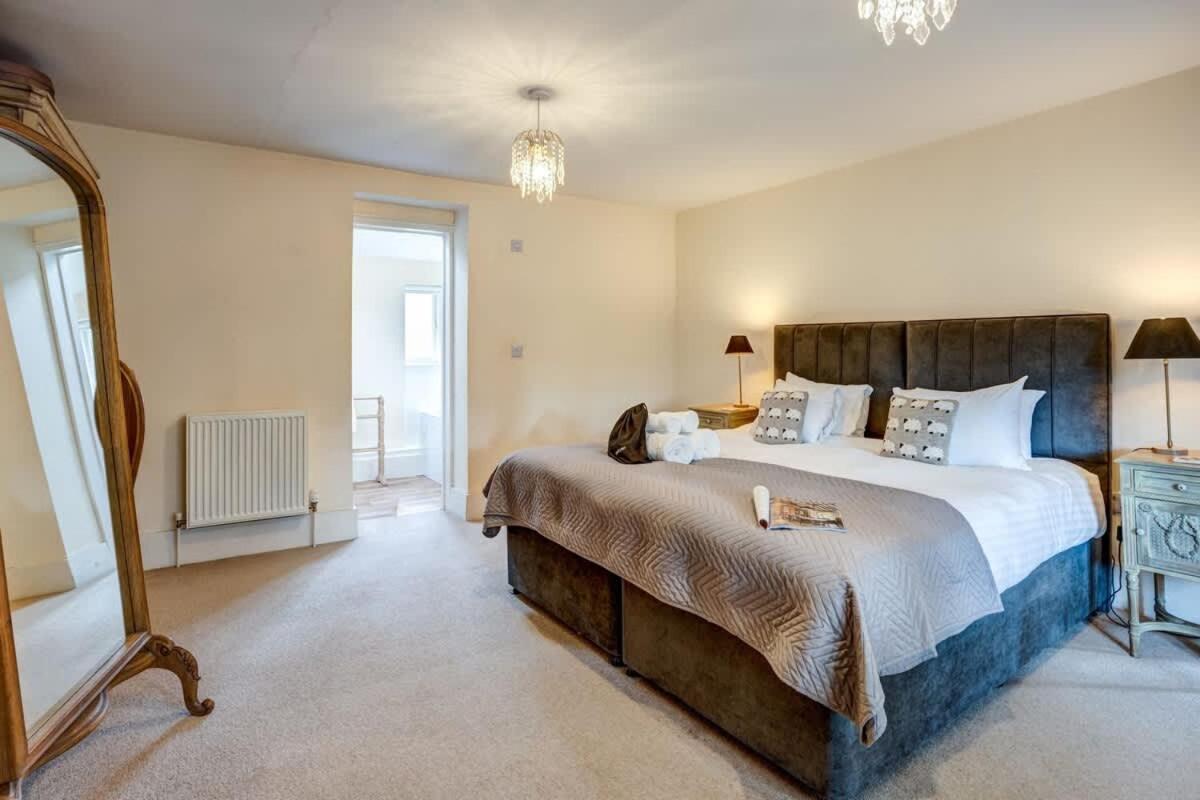 The Bladon * Woodstock